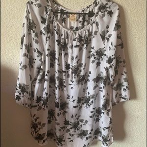Black and White Flower Top